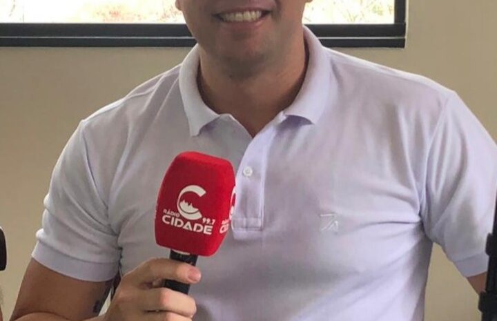  CARUARU: Armandinho do Acordeon confirma candidatura a prefeito em entrevista na Rádio Cidade 99,7