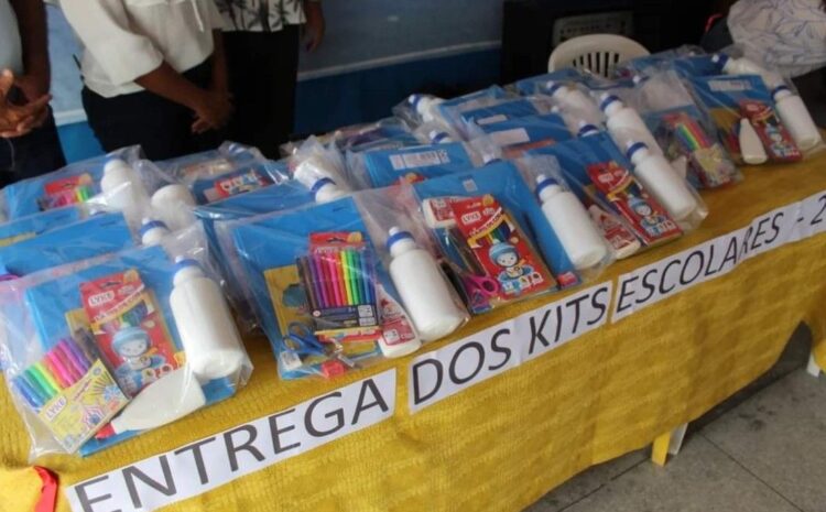  SÃO JOSÉ DA COROA GRANDE: Prefeito PEL LAGES entrega fardamento e kit escolar na Escola Municipal Infantil da Várzea do Una, beneficiando alunos e garantindo qualidade na educação.