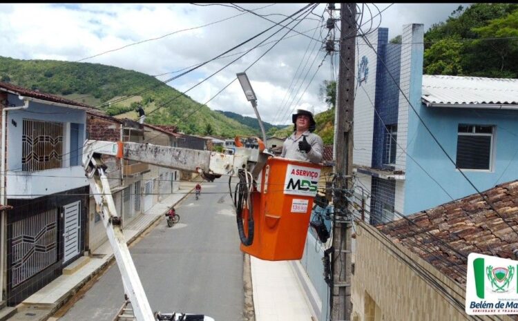  BELÉM DE MARIA: Prefeitura é destaque com a instalação de mais de 700 luminárias de LED nas ruas da cidade.